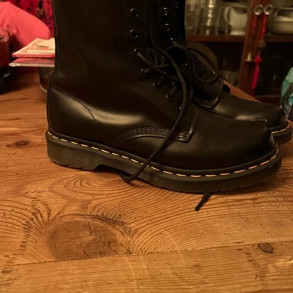 Doc Martens combat boots - Picture 2 of 5
